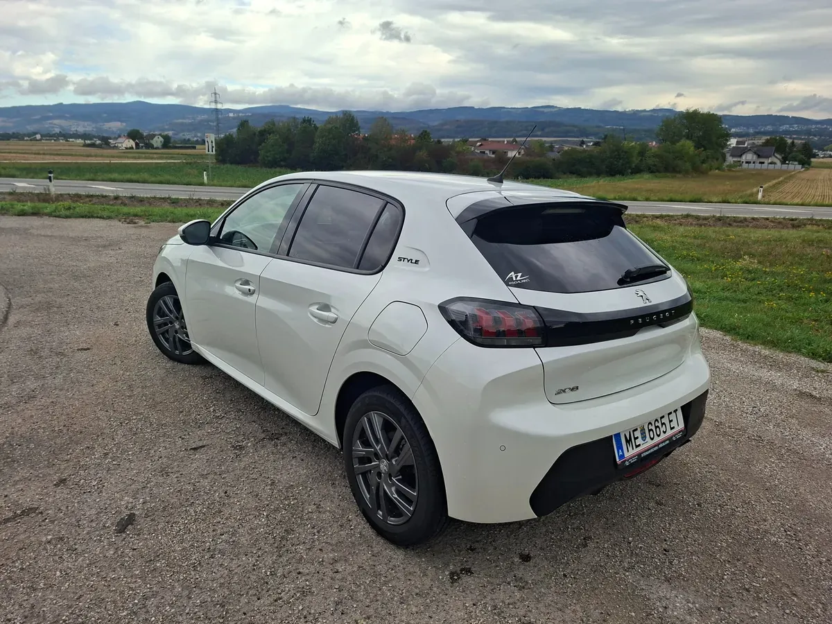 Peugeot 208 2021 photo 2