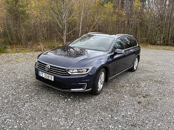 Volkswagen Passat 2017 photo 2