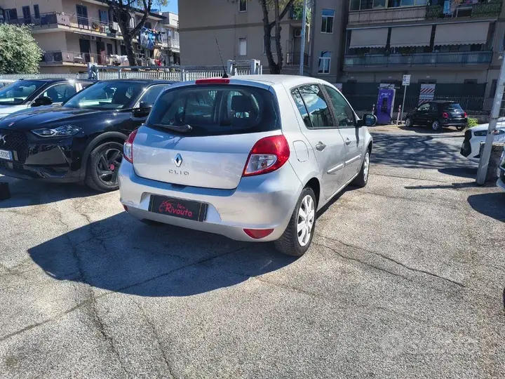 Renault Clio 2010 photo 5
