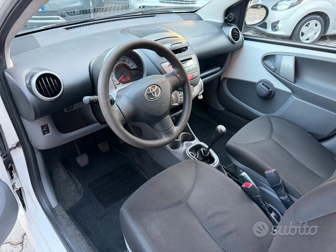 Toyota Aygo 2012 photo 2