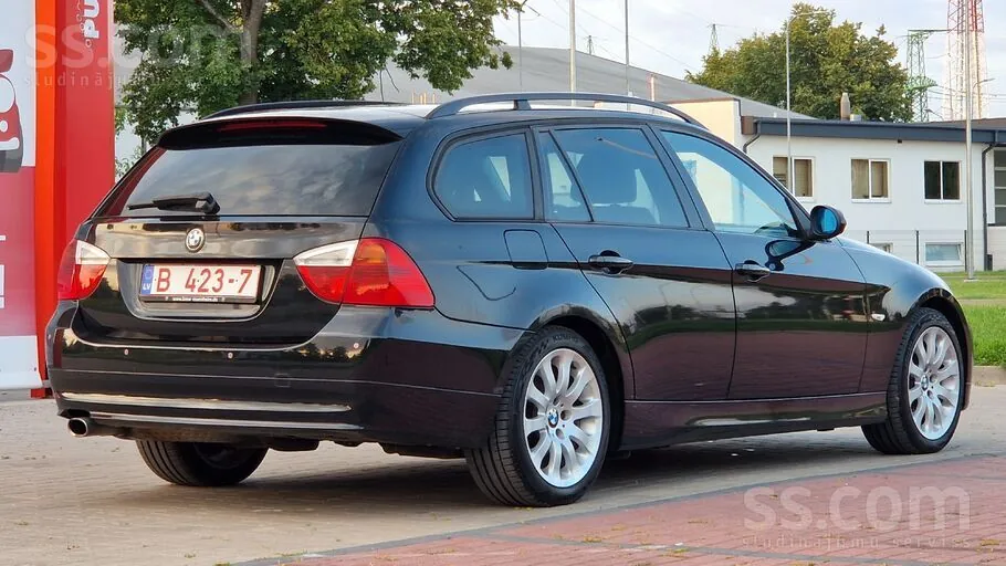 BMW 318 2008 photo 3