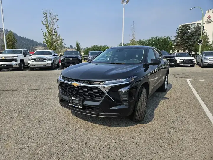 Chevrolet Trax 2024 photo 2