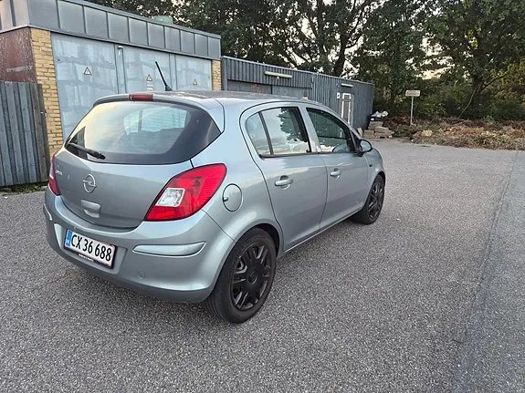 Opel Corsa 2010 photo 4