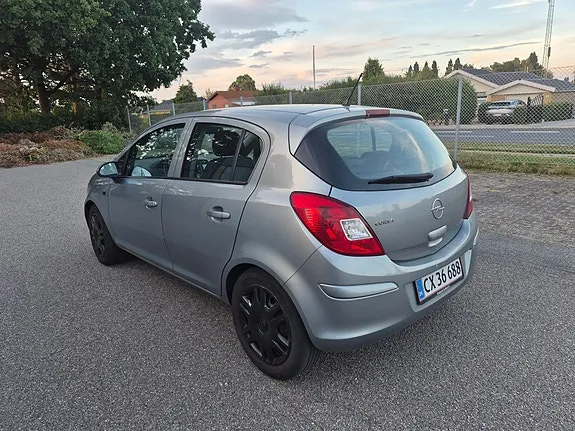 Opel Corsa 2010 photo 3