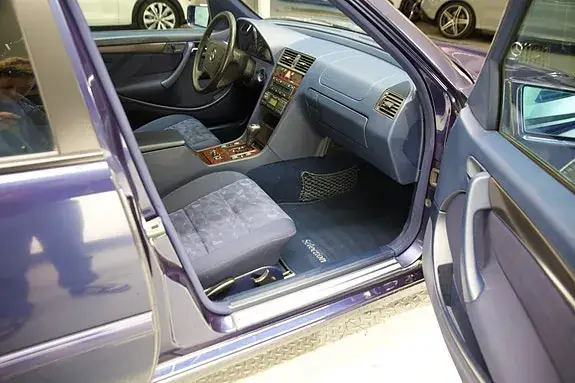 Mercedes-Benz C200 2000 photo 2
