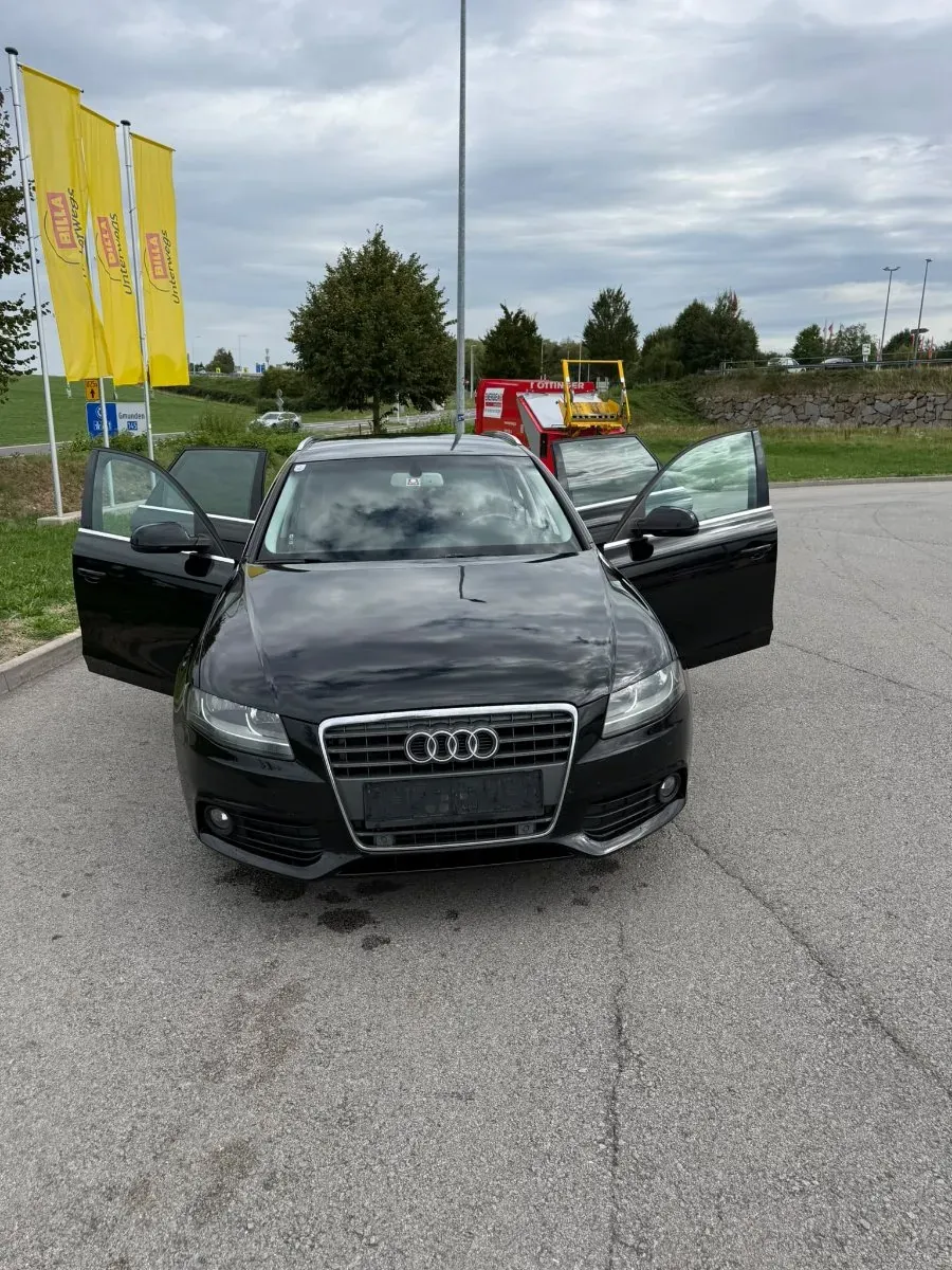Audi A4 2009 photo 2