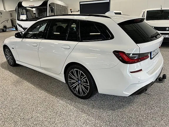 BMW 330E 2022 photo 2