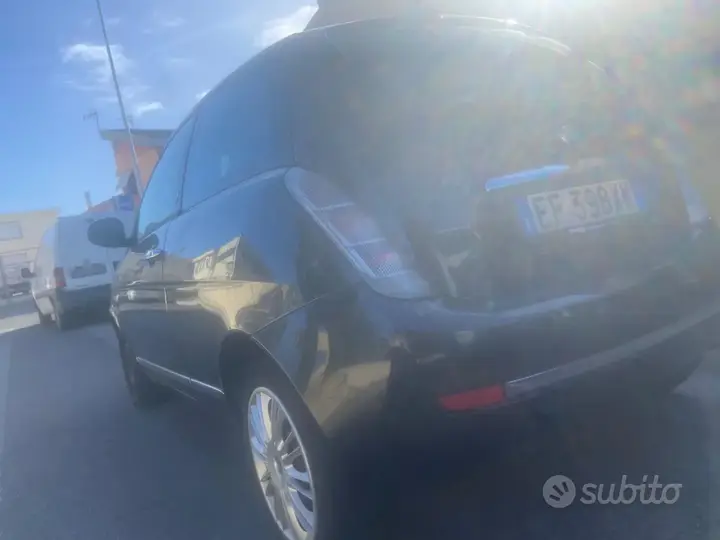 Lancia Ypsilon 2011 photo 2