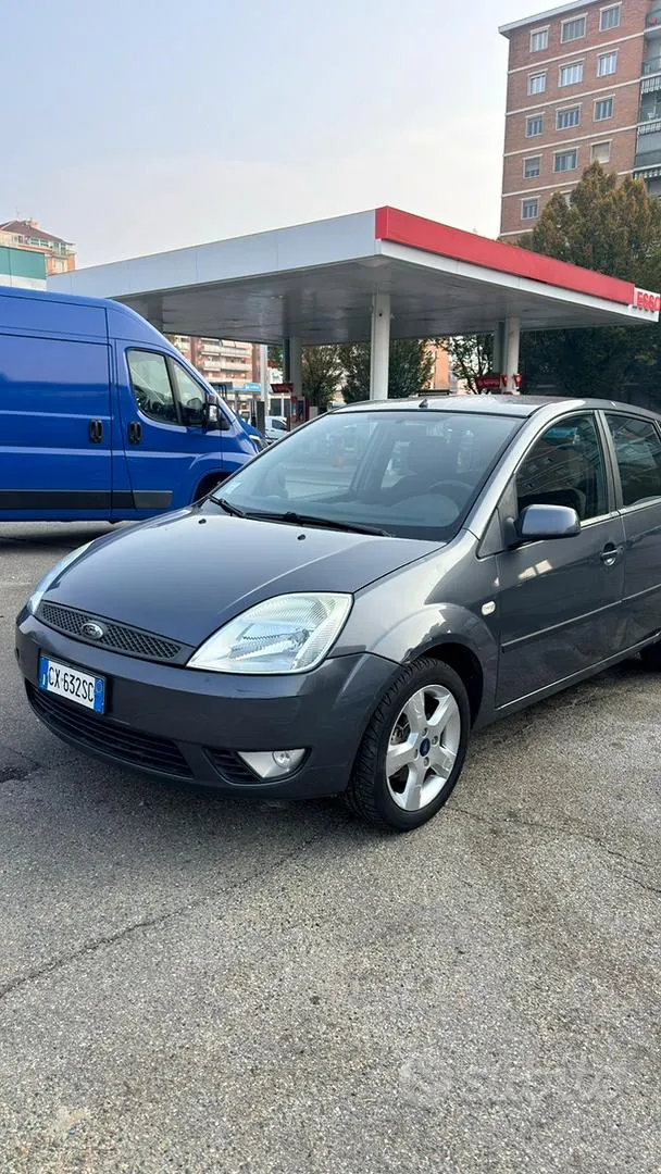 Ford Fiesta 2005 photo 2