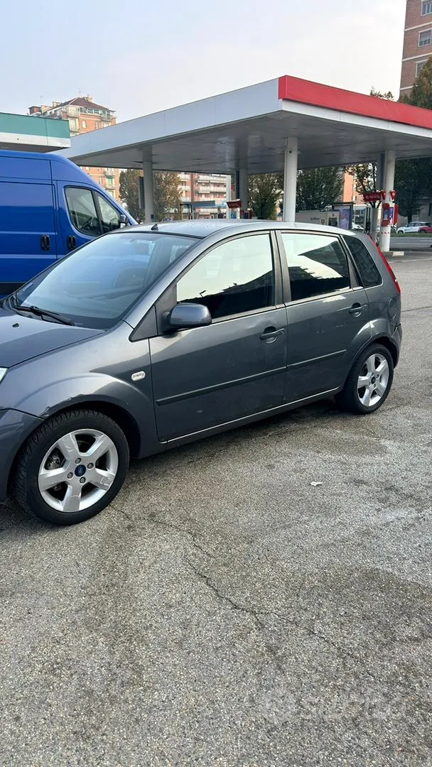 Ford Fiesta 2005 photo 3