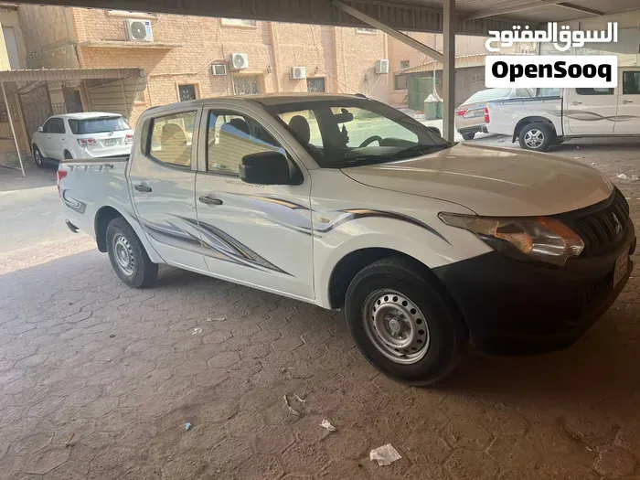 Mitsubishi L200 2016 photo 2