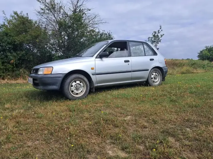Toyota Starlet 1994 photo 2
