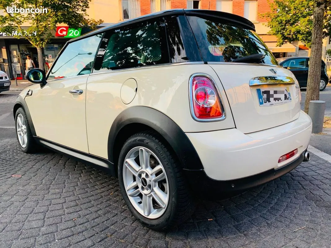 Mini Cooper R56 2010 photo 2