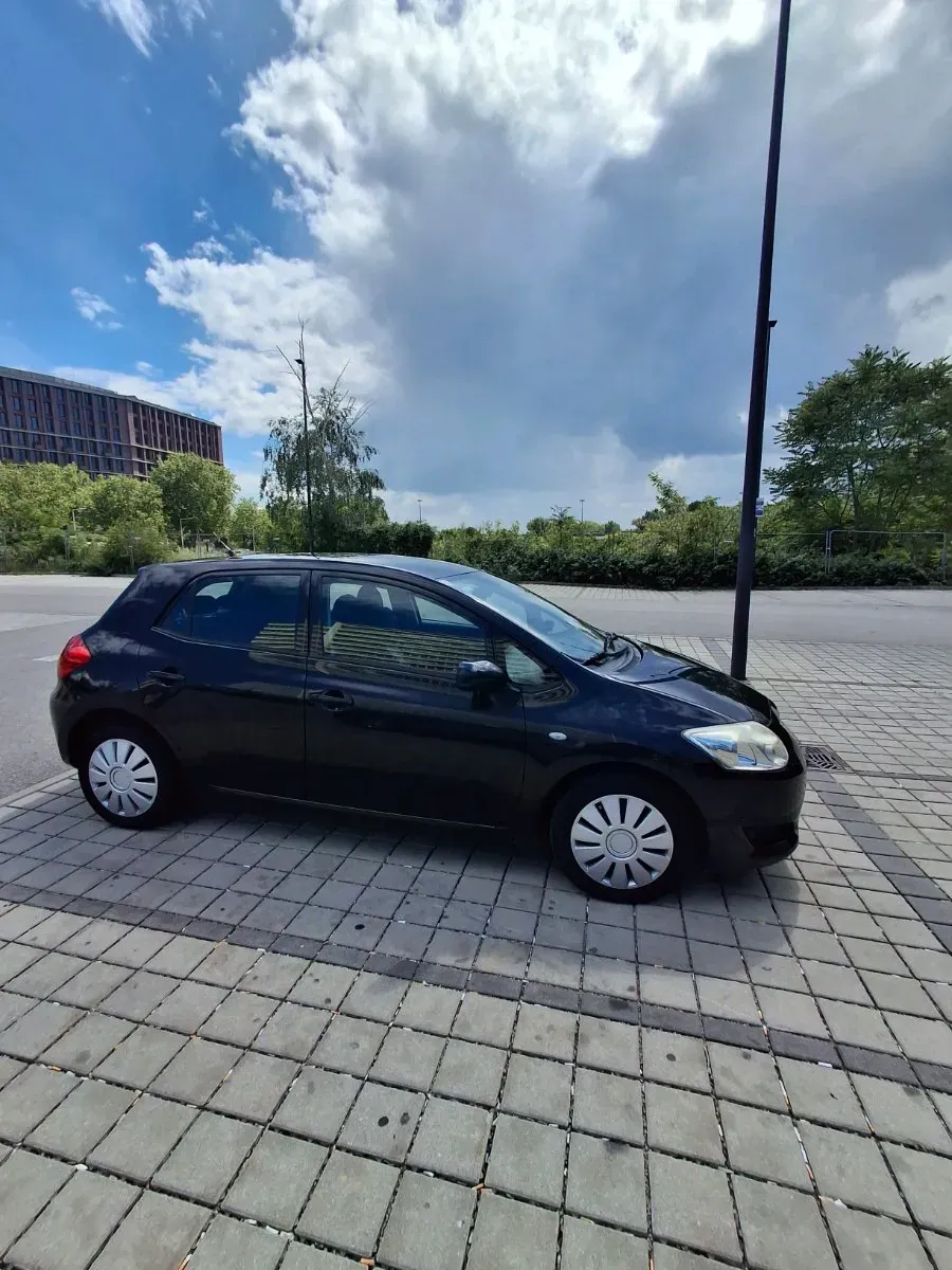 Toyota Auris 2009 photo 2