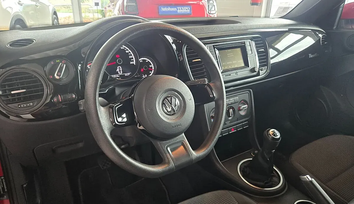 Volkswagen Beetle 2016 photo 2