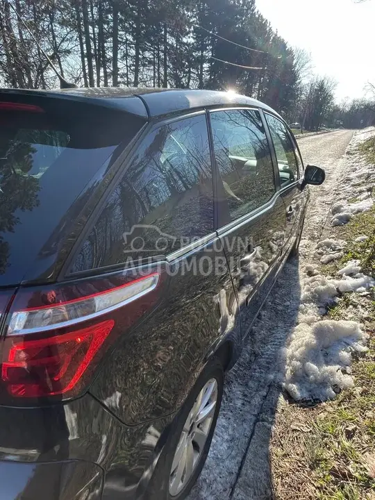 Citroen C4 Picasso 2011 photo 4