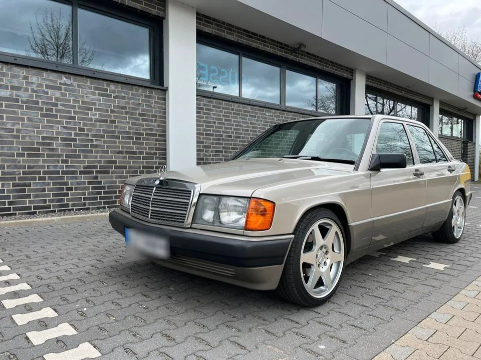 Mercedes-Benz 190E