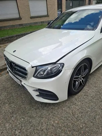 Mercedes-Benz E200