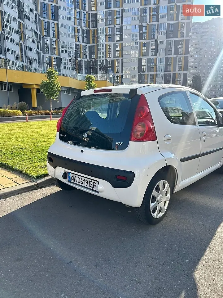 Peugeot 107 2011 photo 2