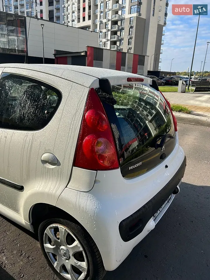 Peugeot 107 2011 photo 4