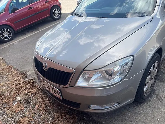 Skoda Octavia 2009 photo 4