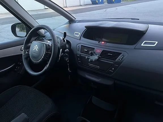 Citroen Grand C4 Picasso 2011 photo 4