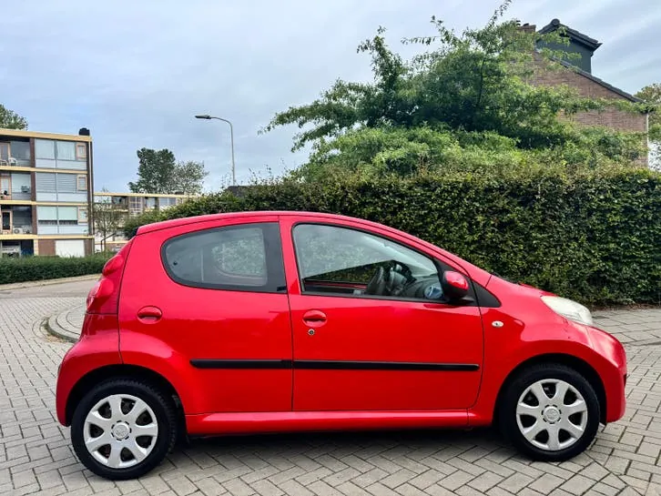 Peugeot 107 2009 photo 2
