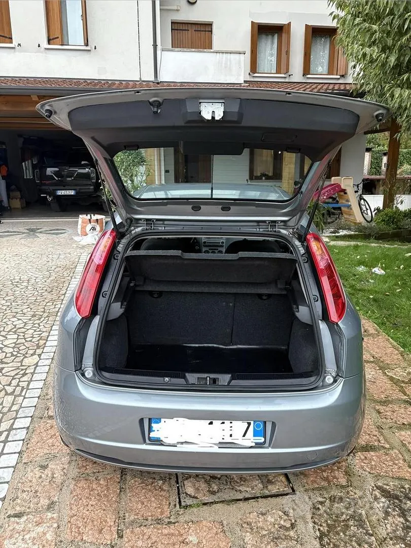 Fiat Grande Punto 2009 photo 4
