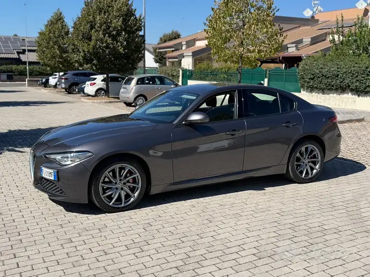 Alfa Romeo Giulia 2018 photo 3