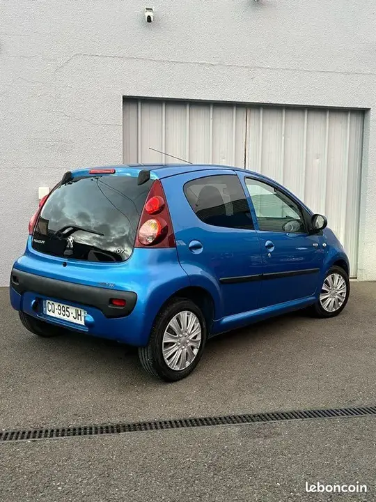 Peugeot 107 2013 photo 2