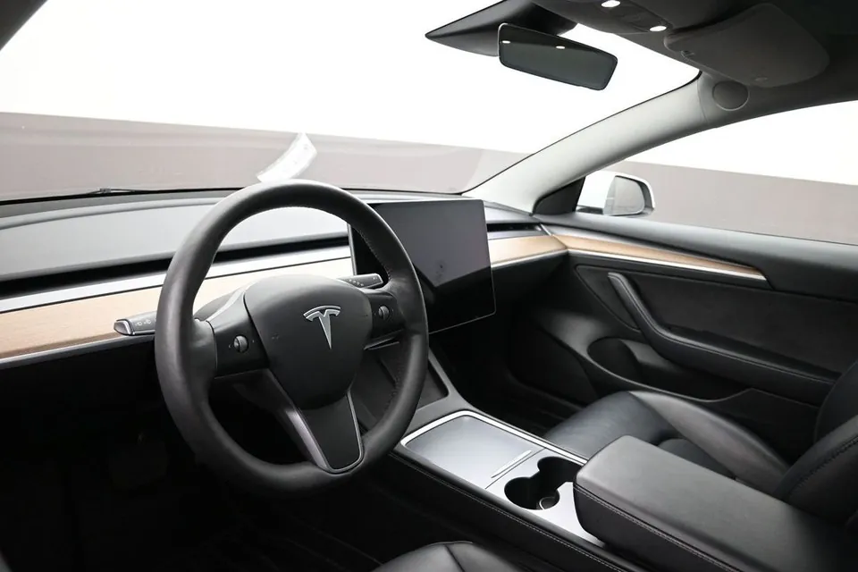 Tesla Model 3 2023 photo 5