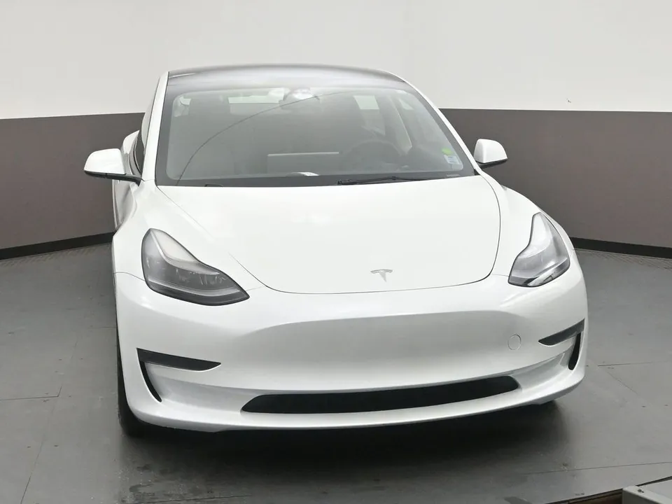 Tesla Model 3 2023 photo 2