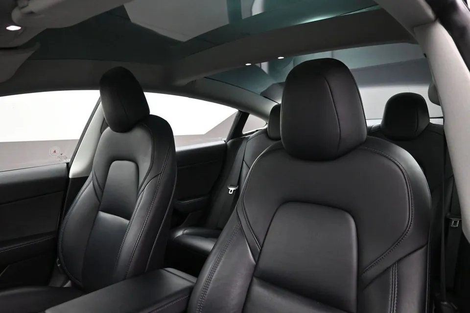 Tesla Model 3 2023 photo 4