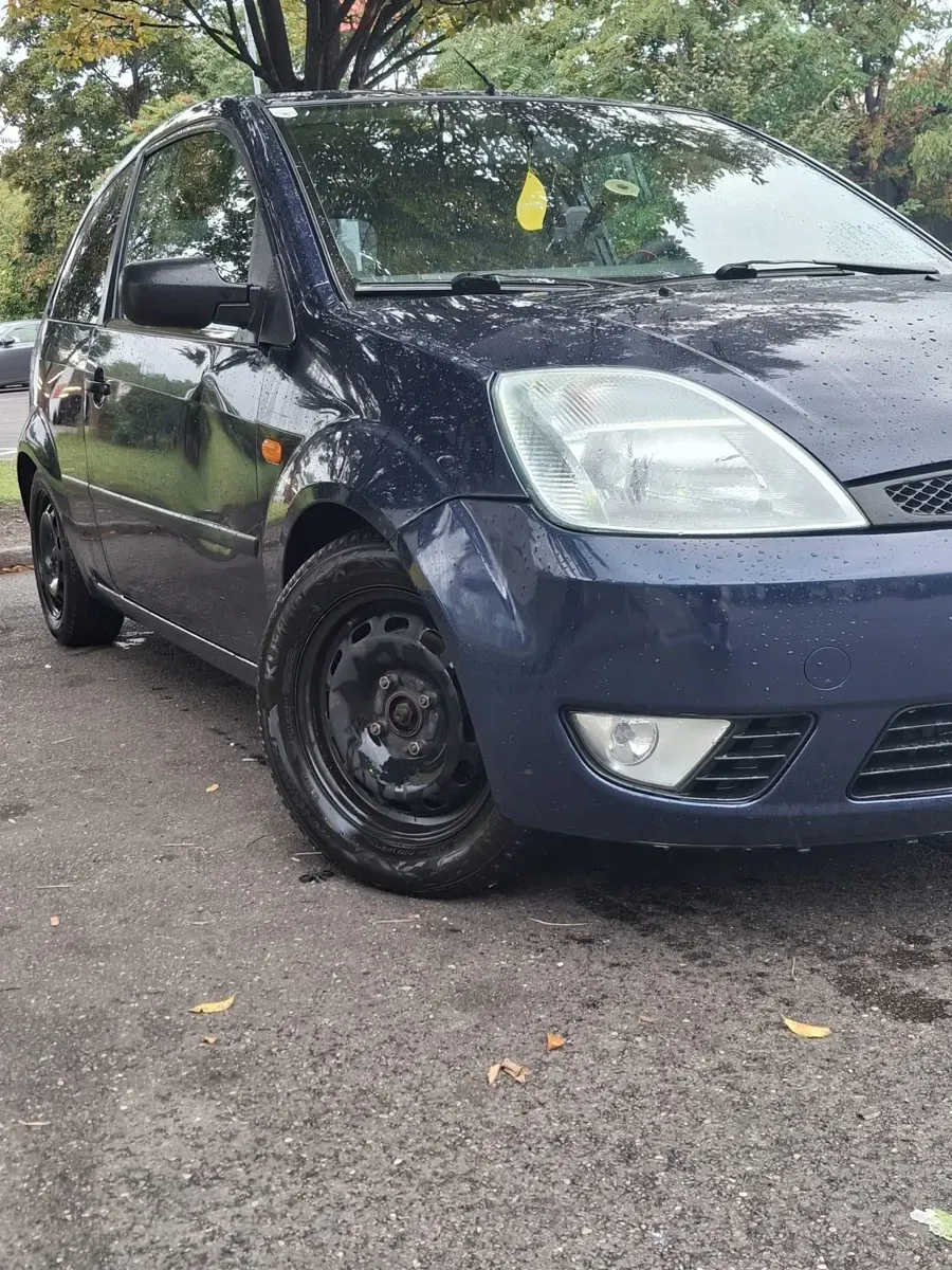 Ford Fiesta 2003 photo 2