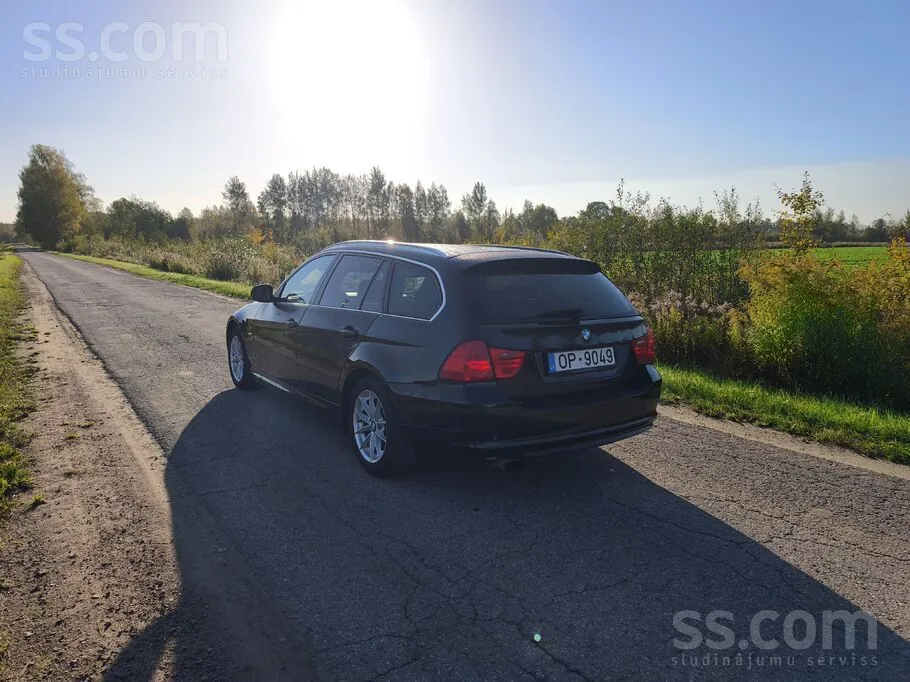 BMW 320 2010 photo 3