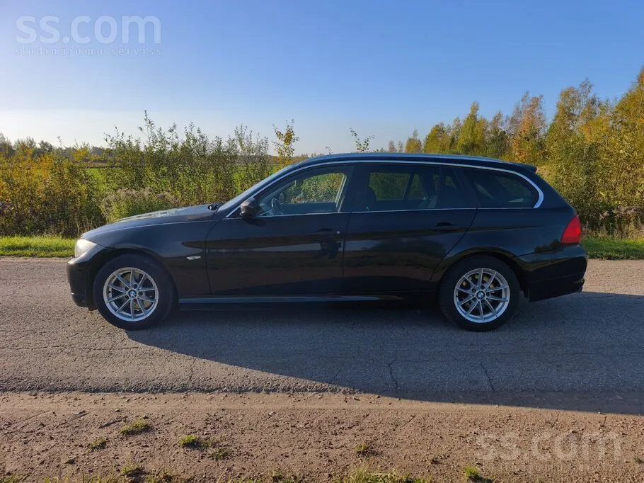 BMW 320 2010 photo 2