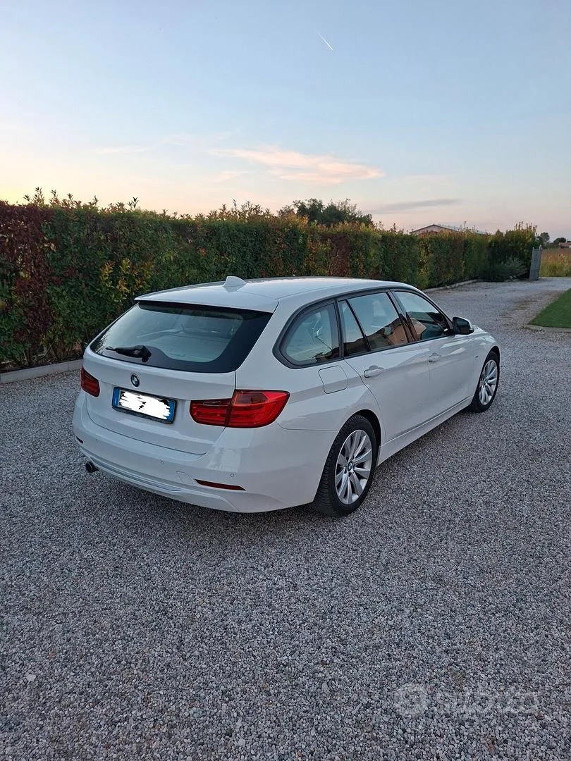 BMW 318D 2013 photo 2