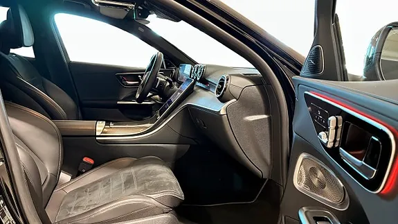 Mercedes-Benz C300 2023 photo 3