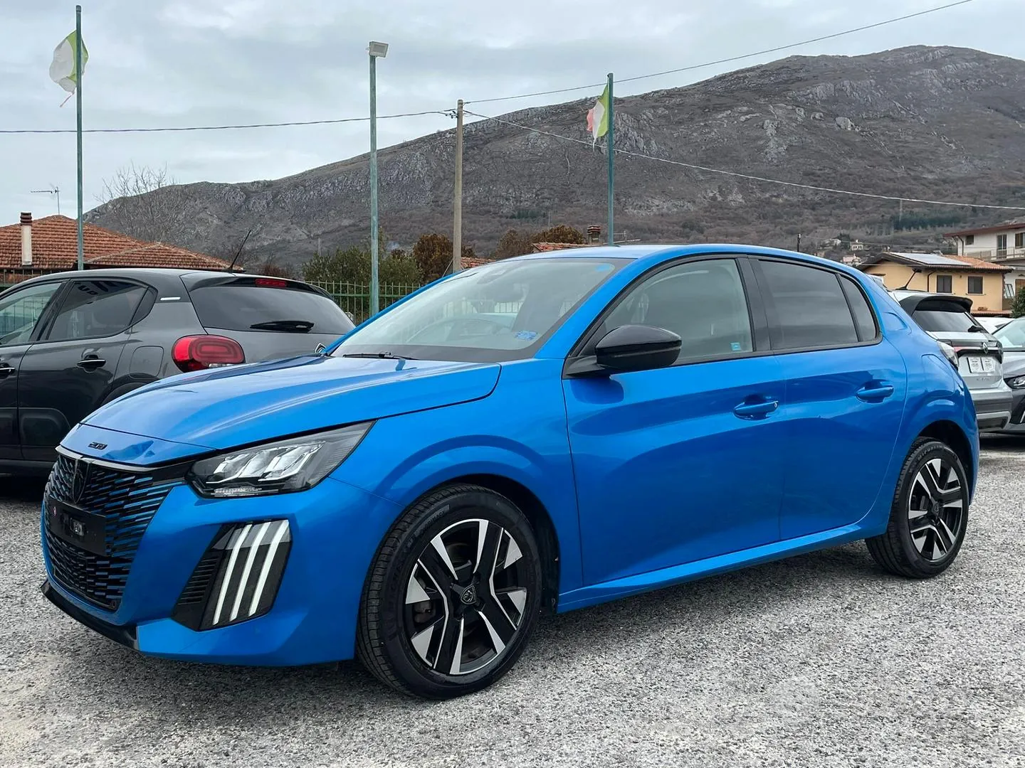 Peugeot 208 2024 photo 3