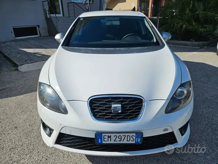 Seat Leon 2012 photo 3