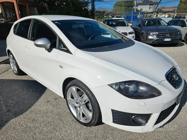 Seat Leon 2012 photo 2