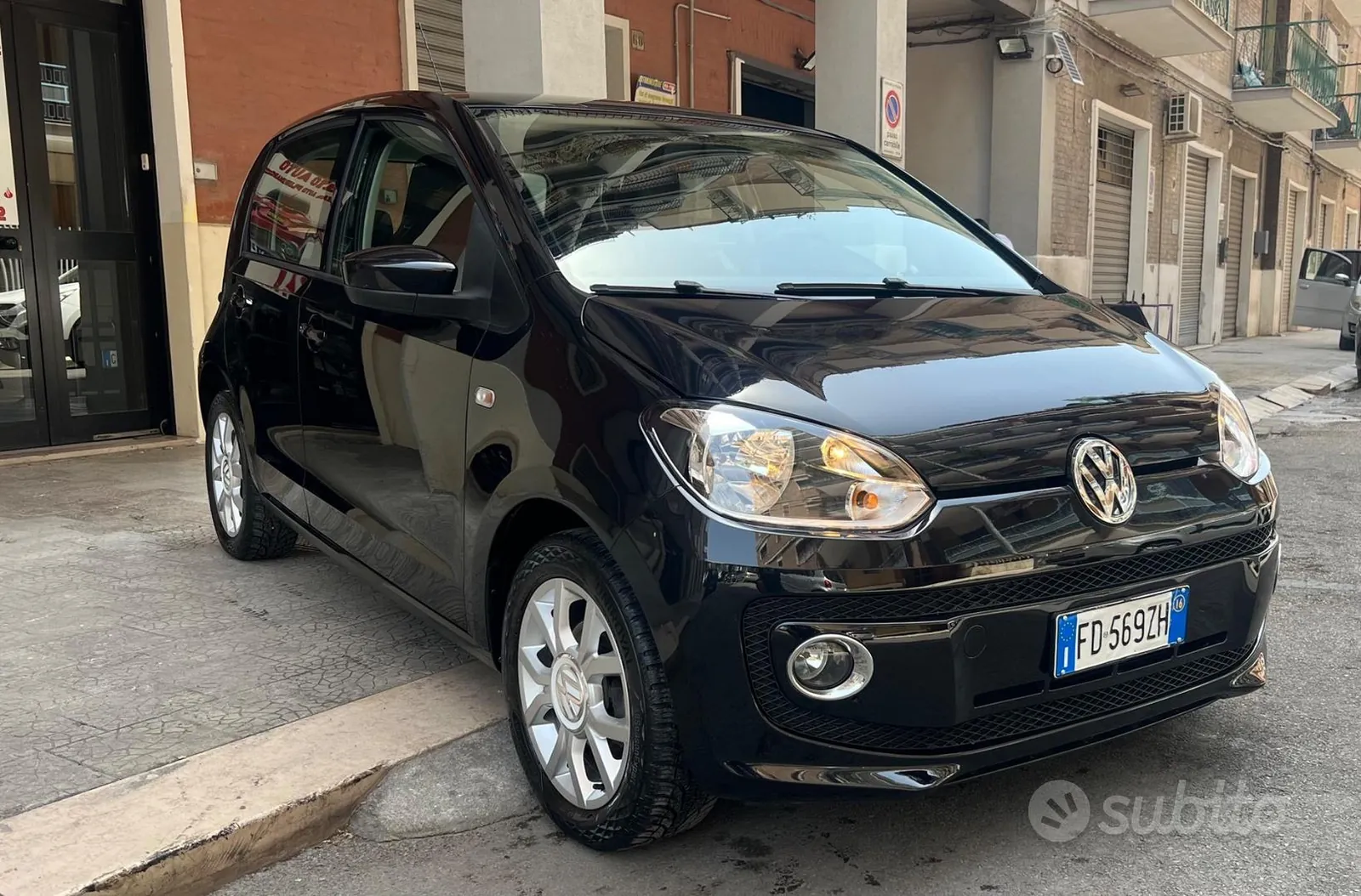 Volkswagen Up 2016 photo 2