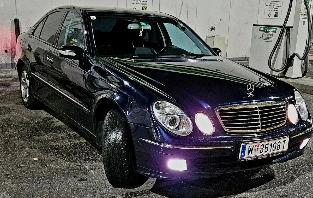 Mercedes-Benz E-Class 2003 photo 2