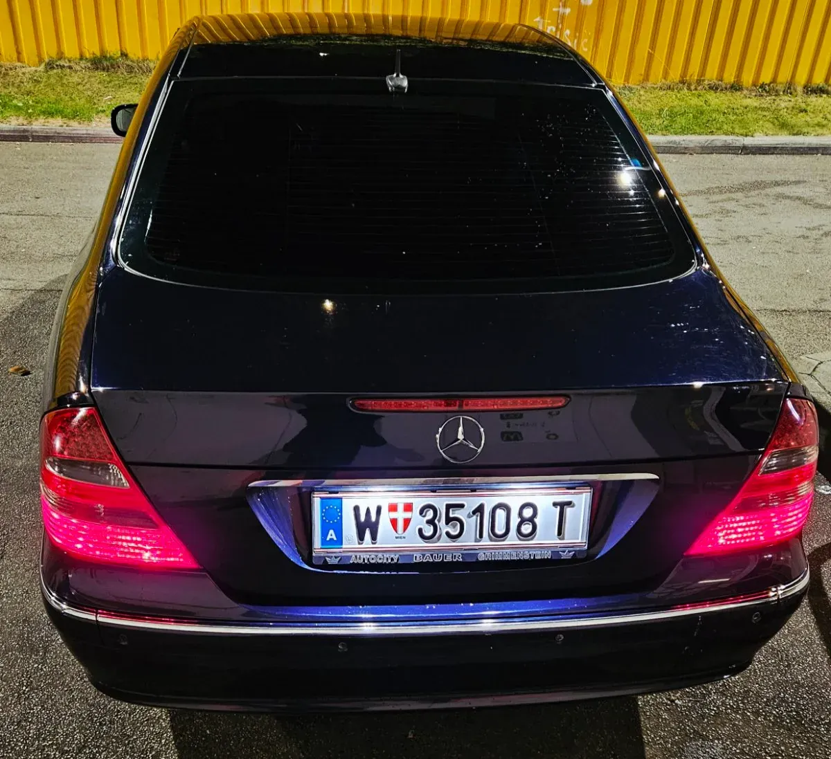 Mercedes-Benz E-Class 2003 photo 3