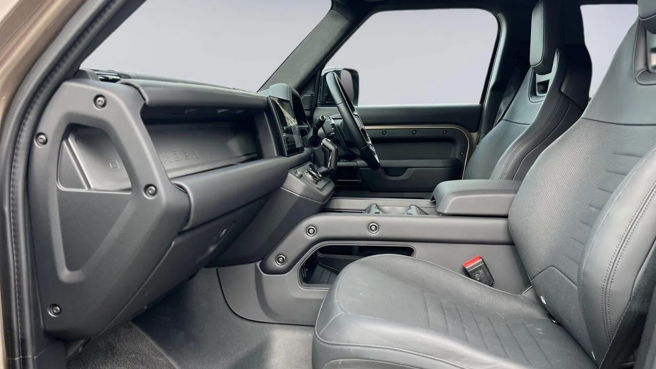 Land Rover Defender 110 2026 photo 3