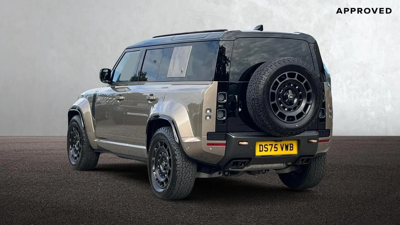 Land Rover Defender 110 2026 photo 2