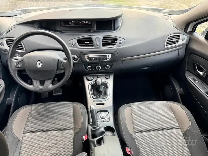 Renault Scenic 2013 photo 4