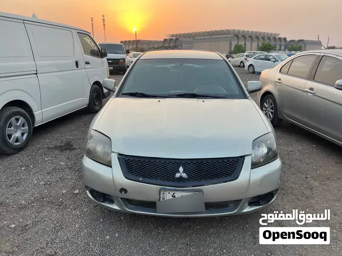 Mitsubishi Galant 2011 photo 2