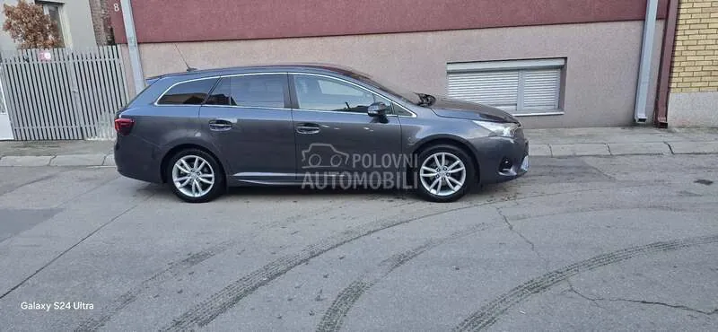 Toyota Avensis 2016 photo 2