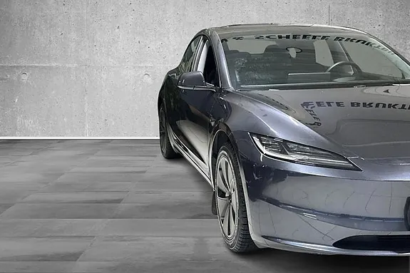 Tesla Model 3 2024 photo 2